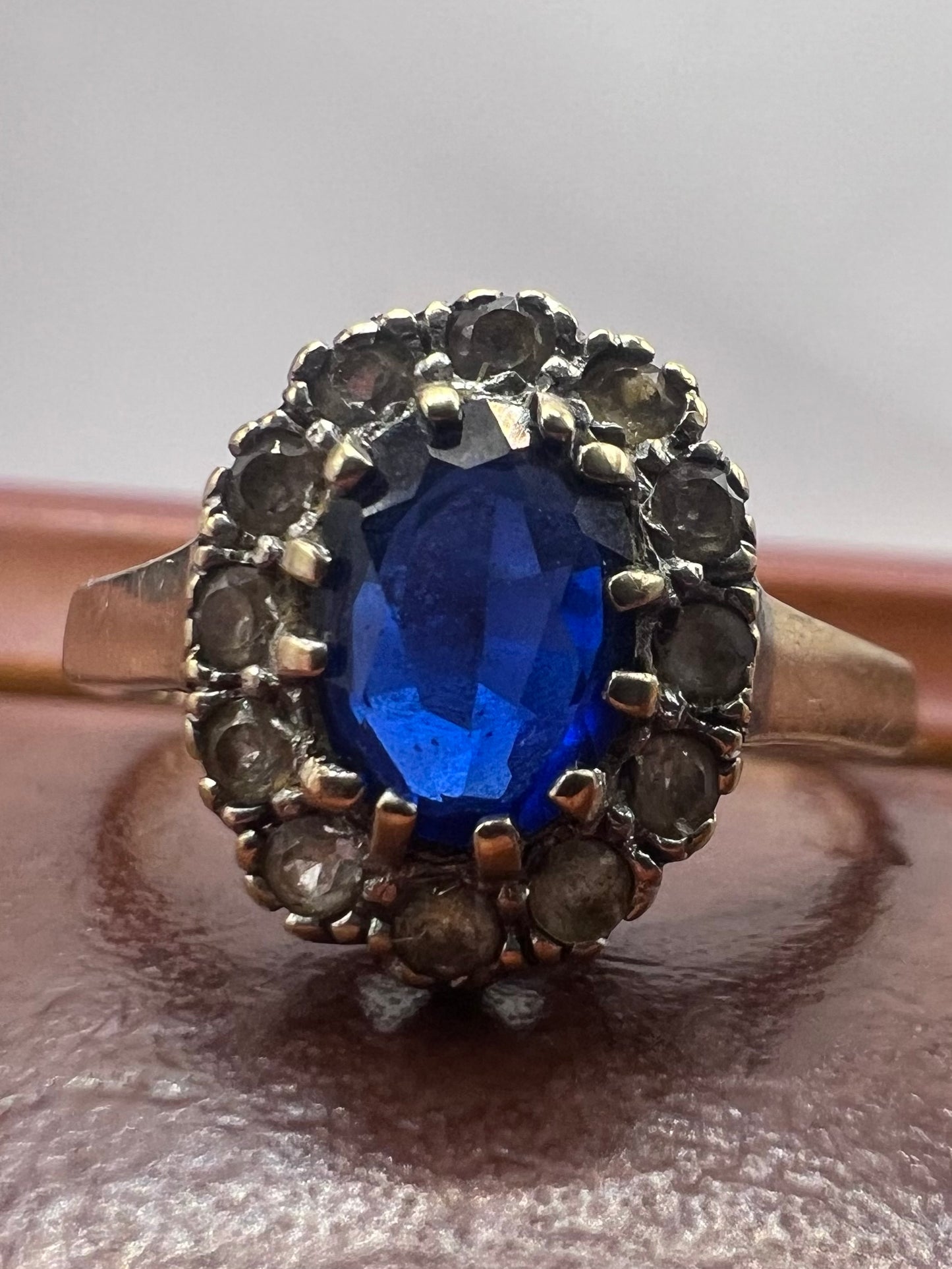 Vintage 9ct Yellow Blue & White Stone Cluster Ring - N