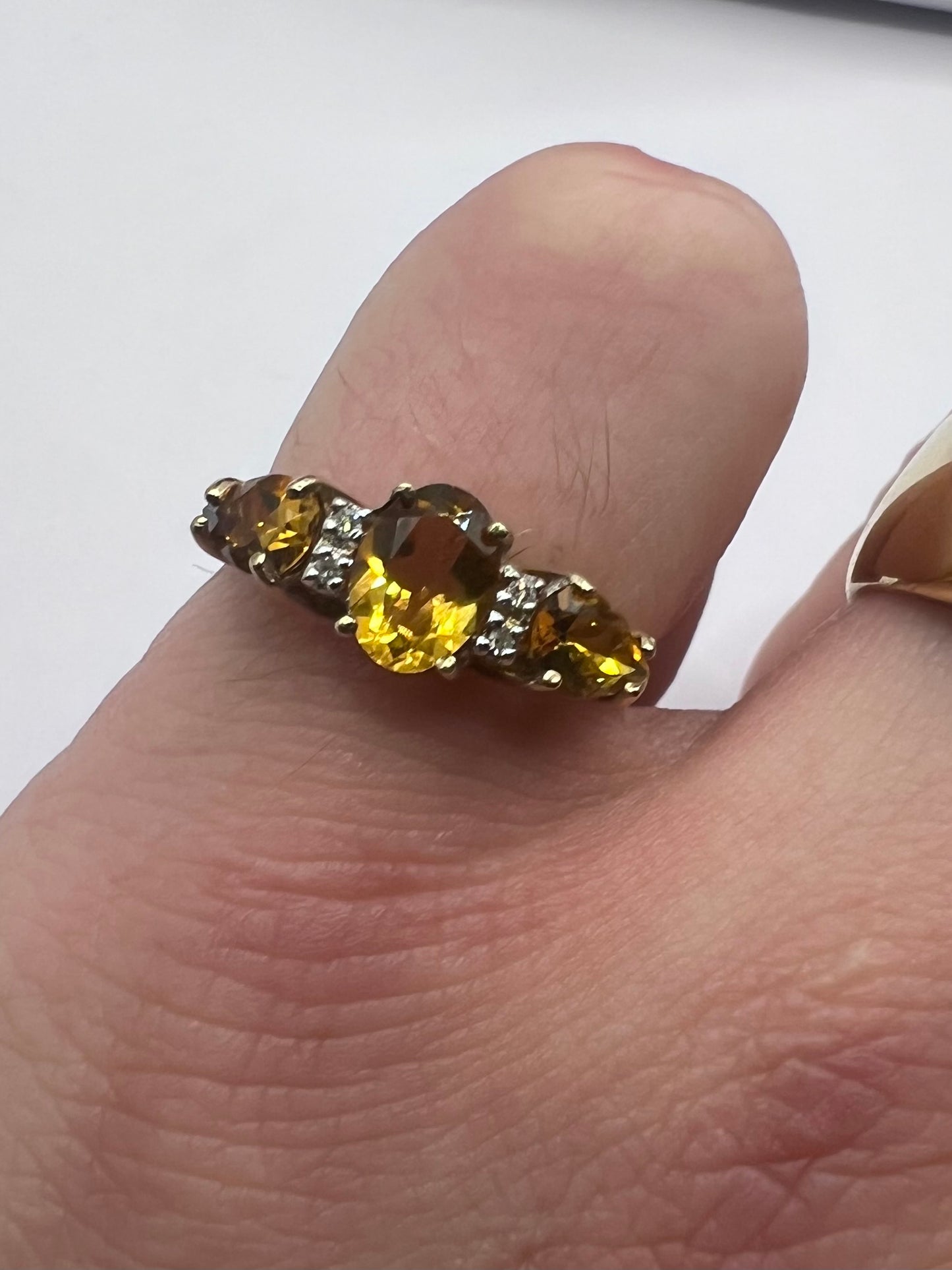 Quality 9ct Yellow Gold Citrine & Diamond Ring - O