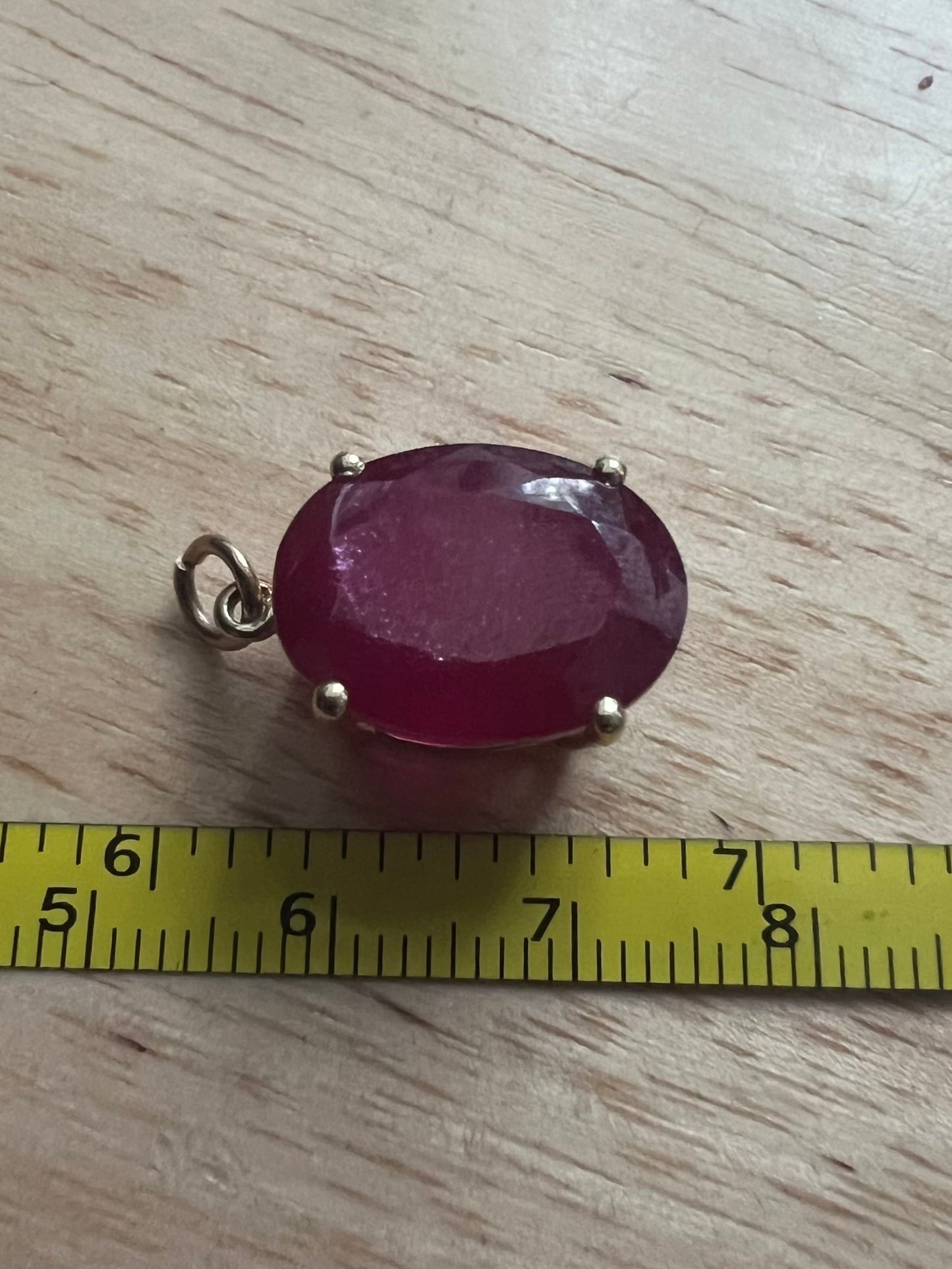 Quality 9ct Yellow Gold Ruby Pendant - 3.77 Grams