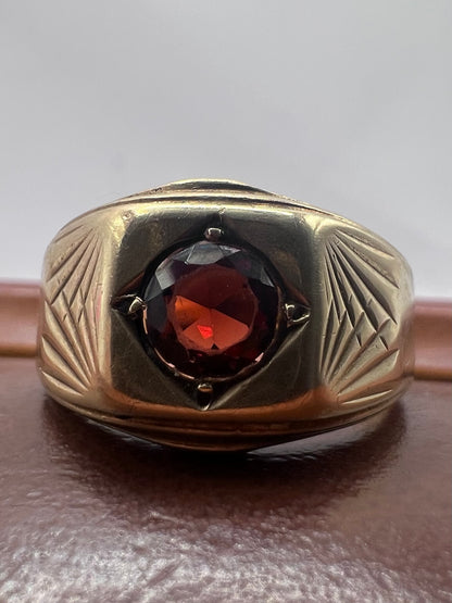 Vintage 9ct Yellow Gold Garnet Signet Ring • Size - R • 6.82 Grams