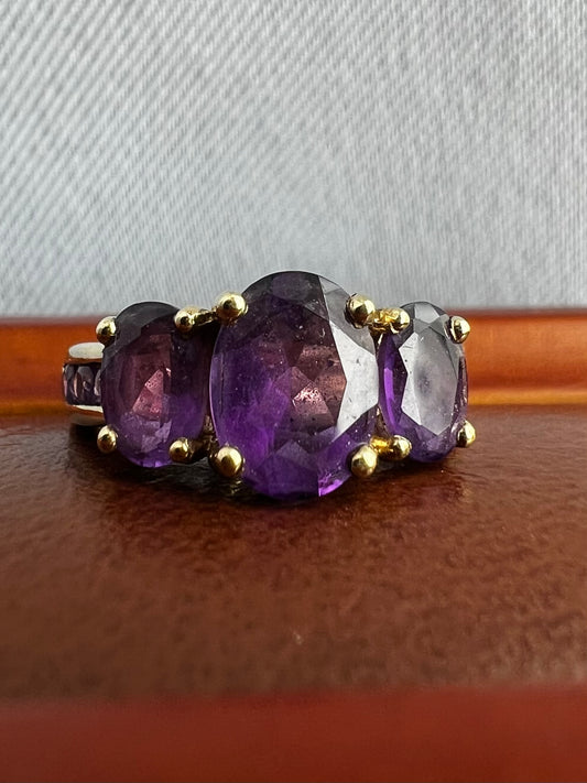 Quality 9ct Yellow Gold Amethyst Trilogy Ring - J½