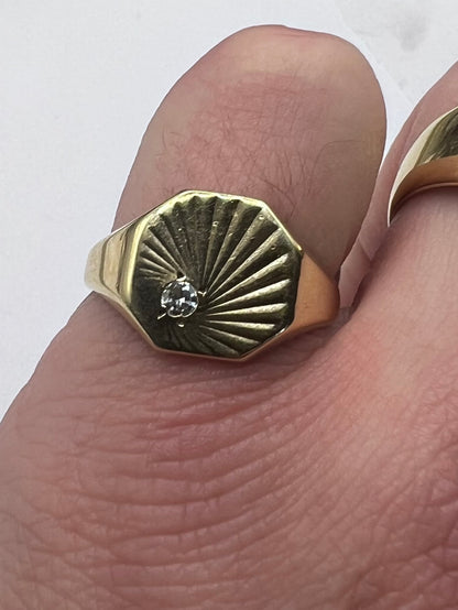 Vintage 9ct Yellow Gold Diamond Set Signet Ring - R