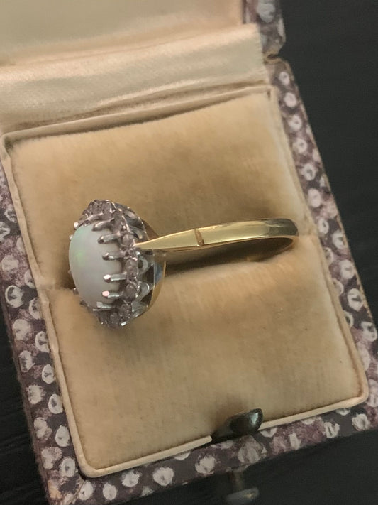 Vintage 18ct Opal & Diamond Ring ~ 4.32 Grams ~ Size - S