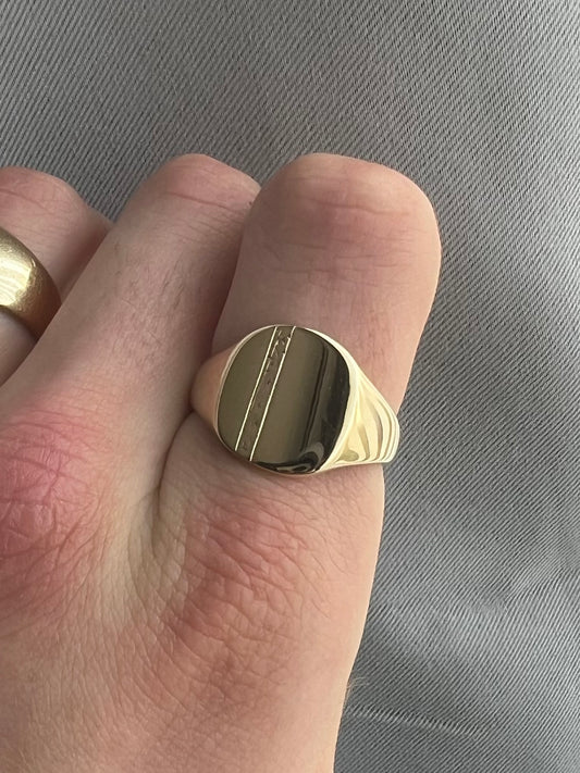 Vintage 9ct Yellow Gold Patterned Signet Ring - T