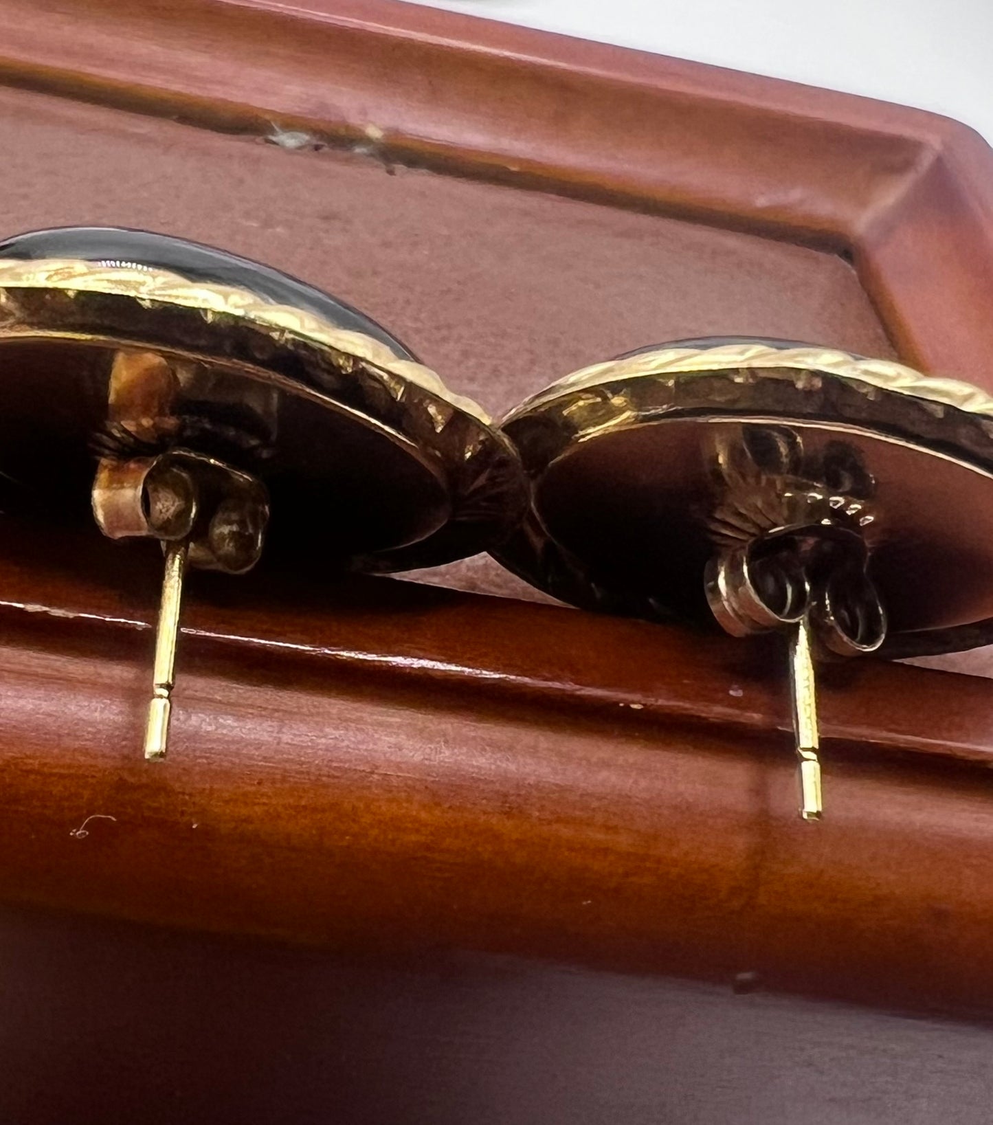 Quality 9ct Yellow Gold Onyx Stud Earrings • 4.96 Grams