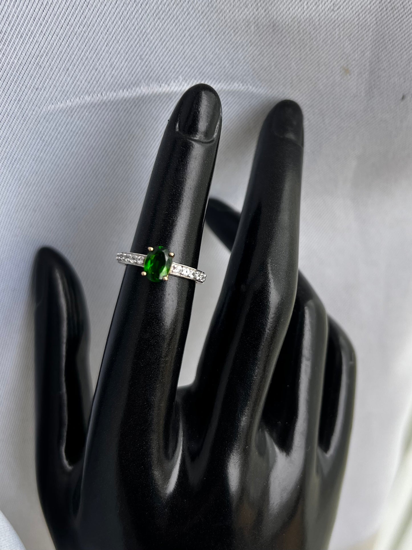 Quality 9ct Yellow Gold Diopside & Cz Ring - J½