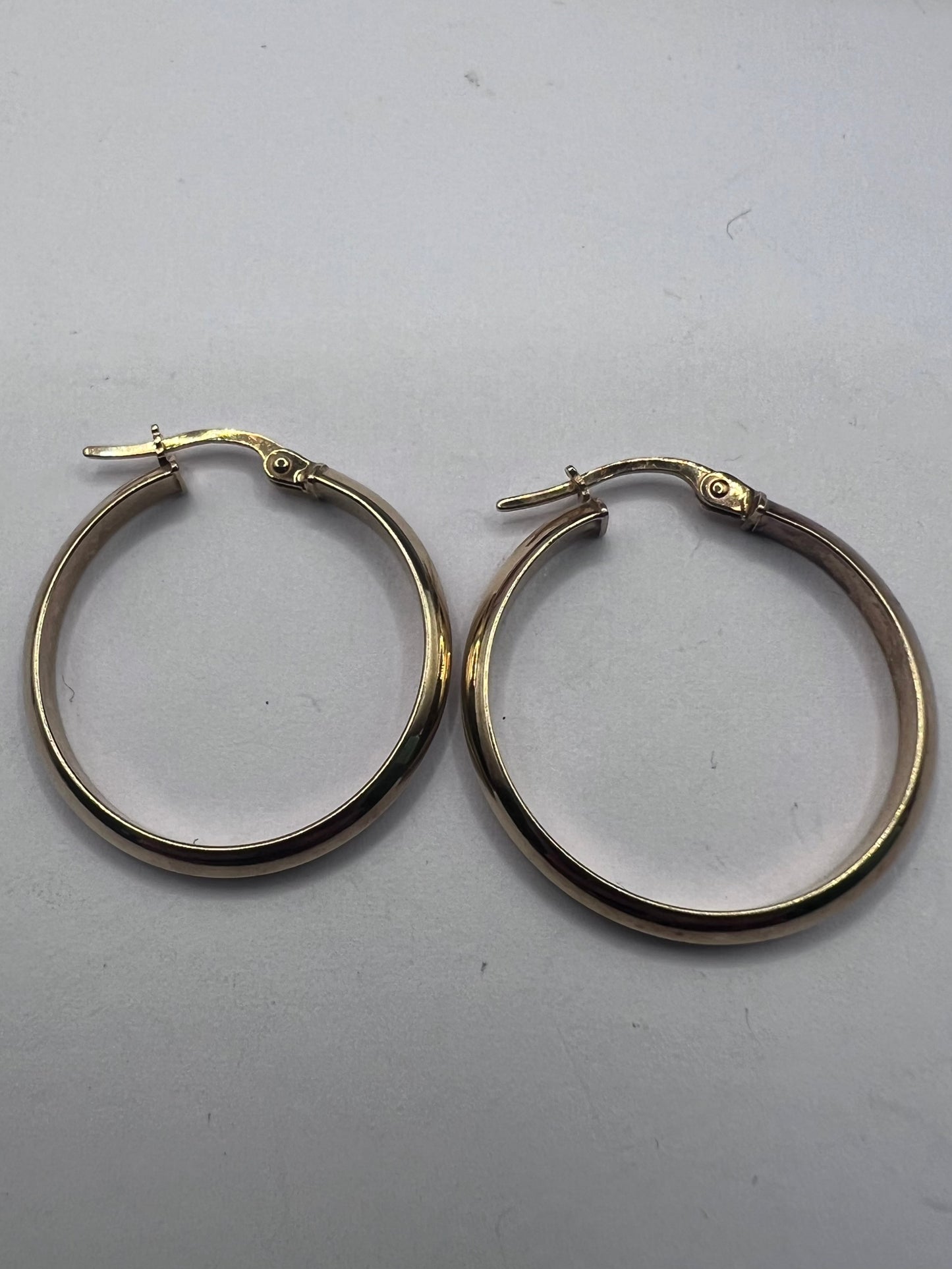Quality 9ct Yellow Gold Italian Hoop Earrings • 2.00 Grams