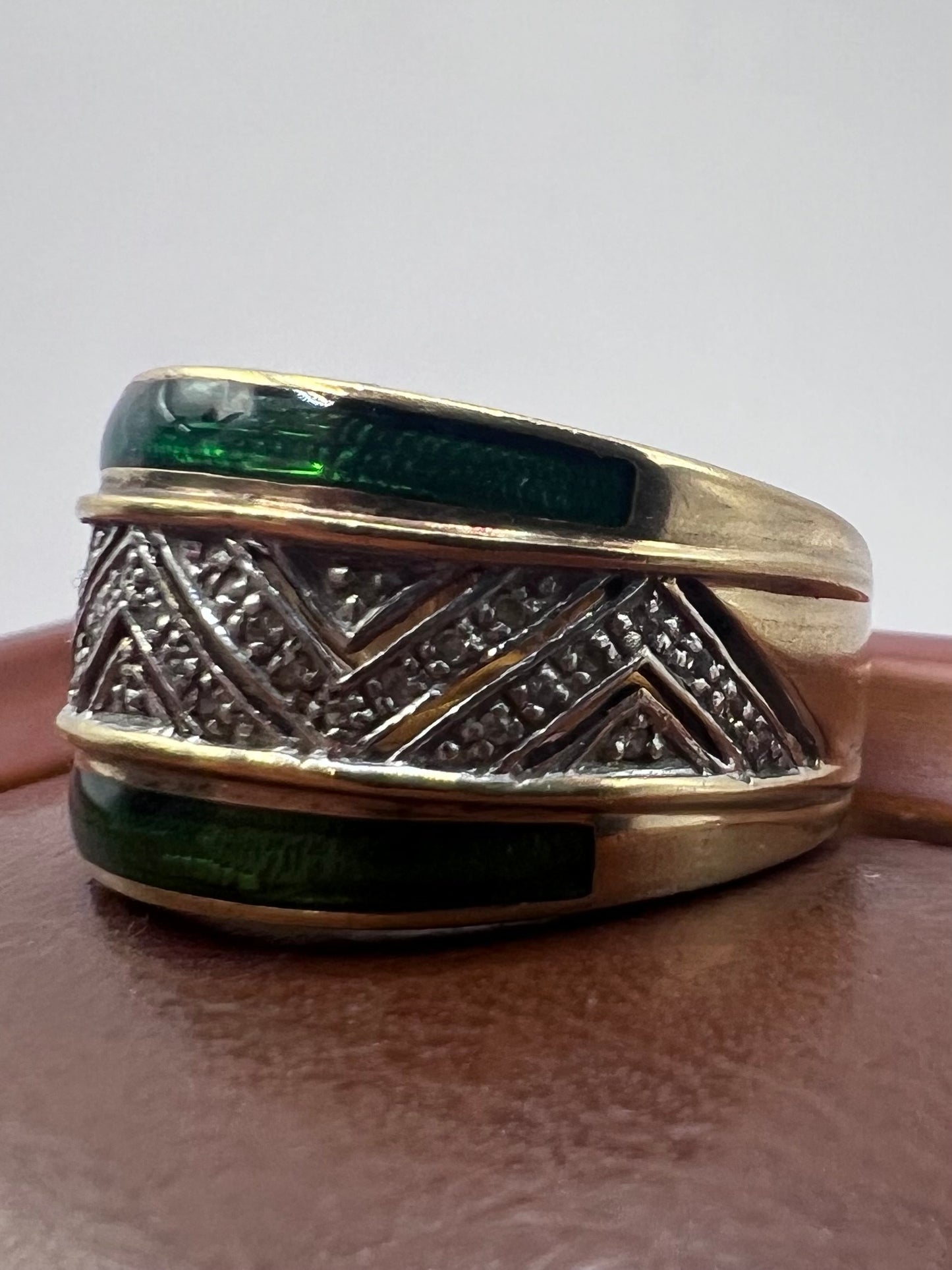 Unique 9ct Yellow Gold Green Enamel & Diamond Ring • Size - T