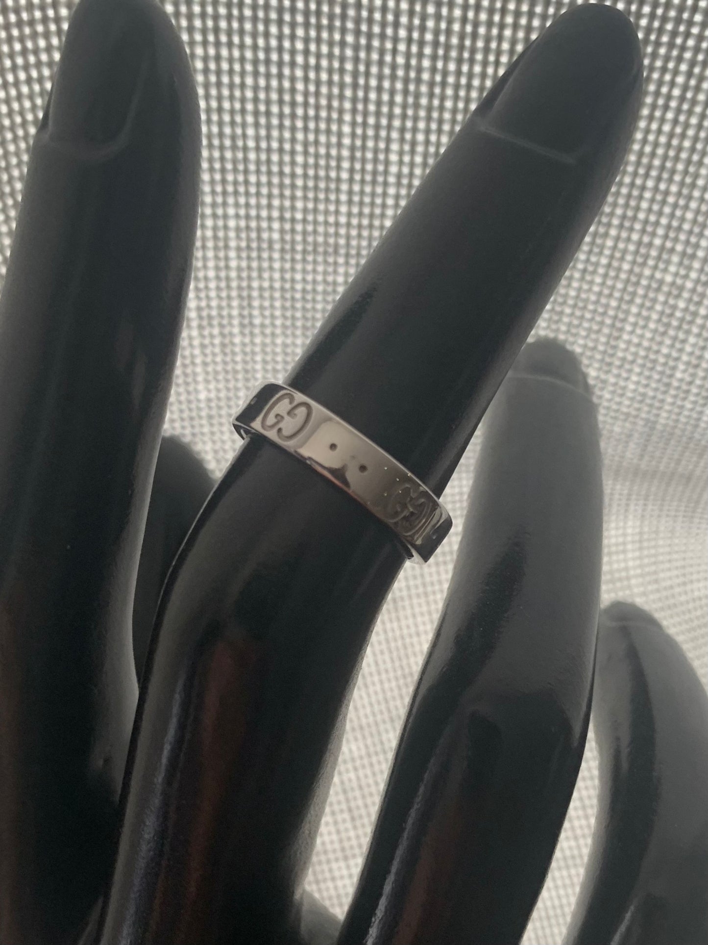 18ct White Gold Gucci Icon Slim Ring ~ 3.42 Grams ~ Size - J