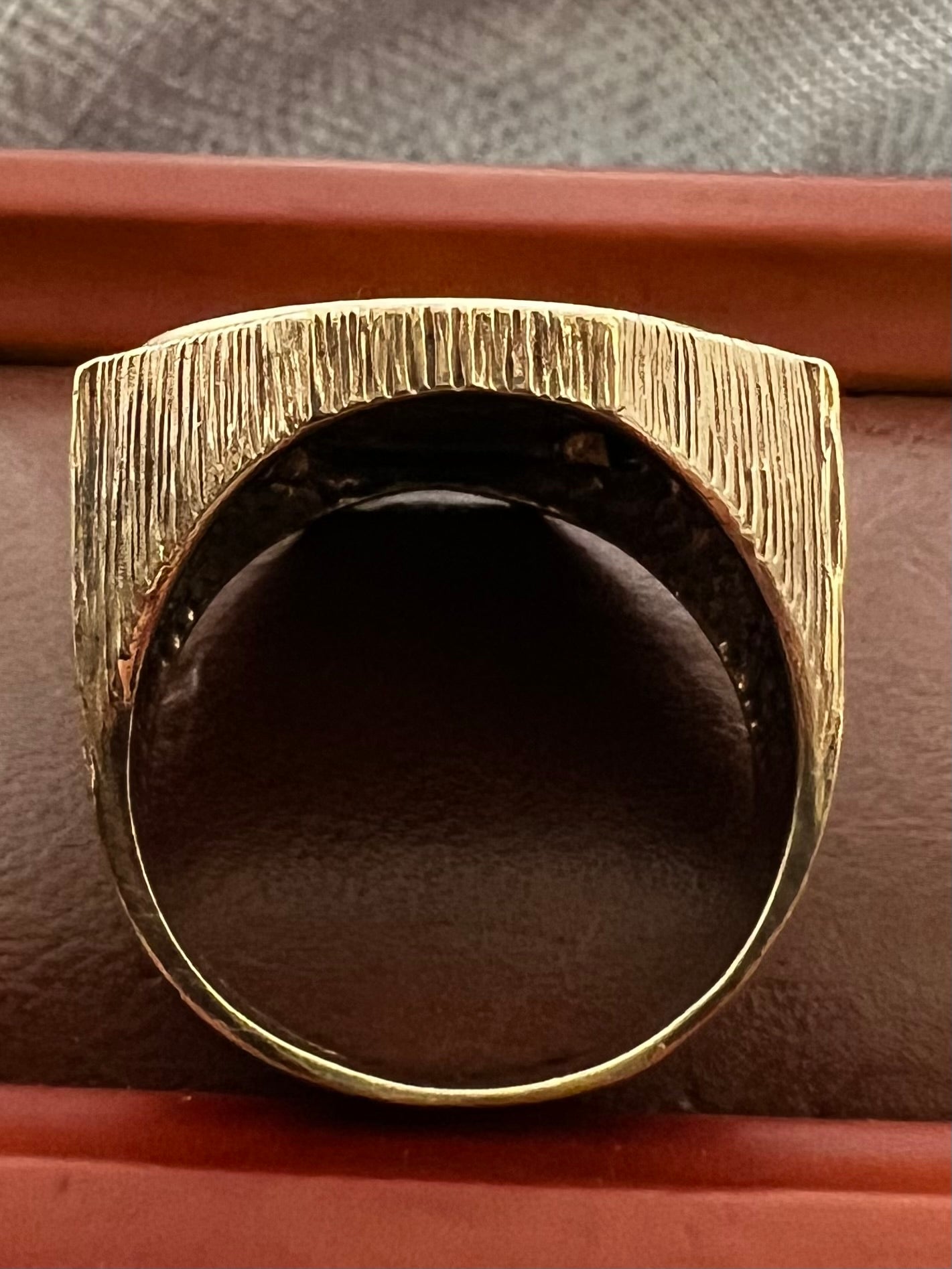 Vintage 9ct Yellow Gold Bark Effect 1902 Sovereign Ring - S