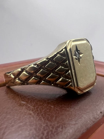 Vintage 9ct Yellow Gold Diamond Set Signet Ring - T