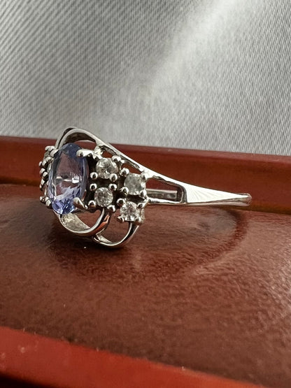 Quality 9ct White Gold Tanzanite & Diamond Ring - O½