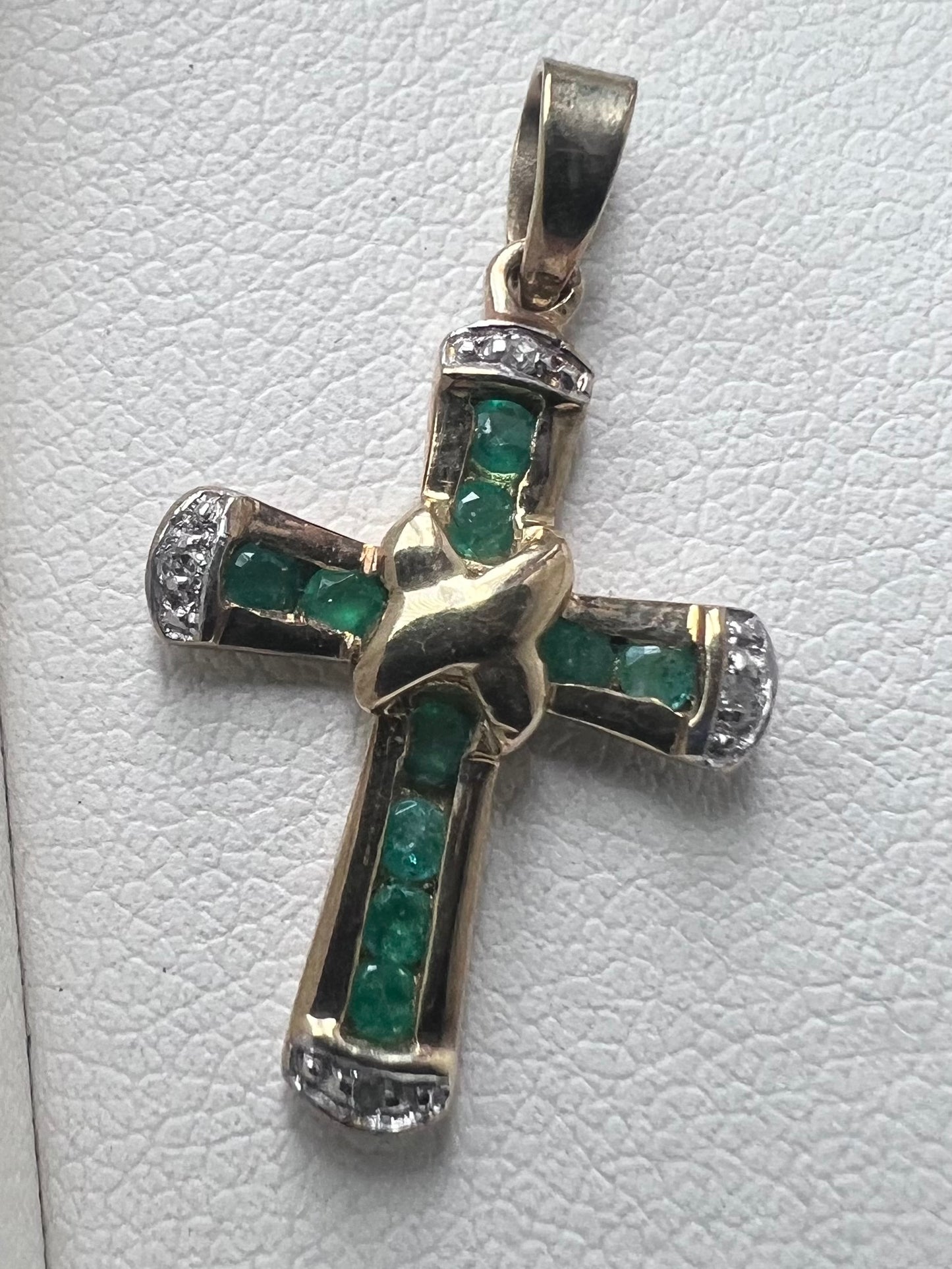 Vintage 9ct Yellow Gold Emerald & Diamond Cross Pendant - 1.06 Grams