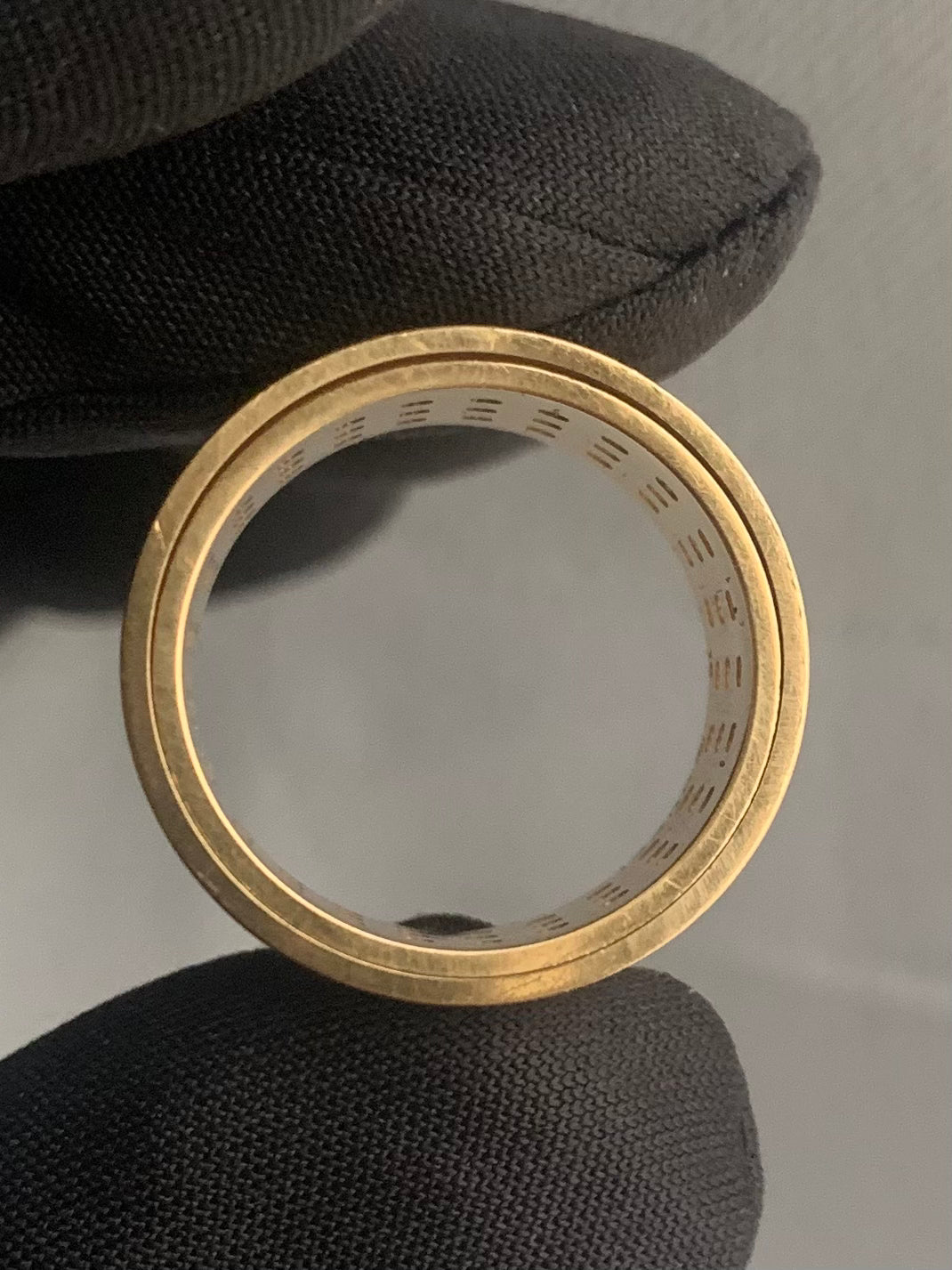 Authentic 18ct Yellow Gold Gucci Spinning Ring ~ 9.07 Grams ~ Size - P½