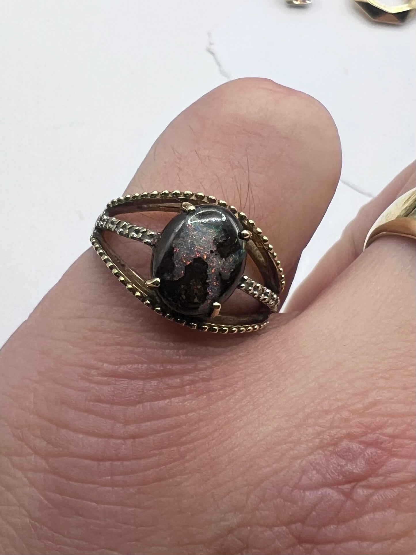 Quality 9ct Yellow Gold Opal Set Ring  - O