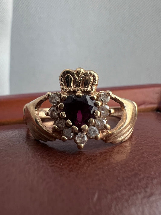 Quality 9ct Yellow Gold Cz & Garnet Claddagh Ring - P