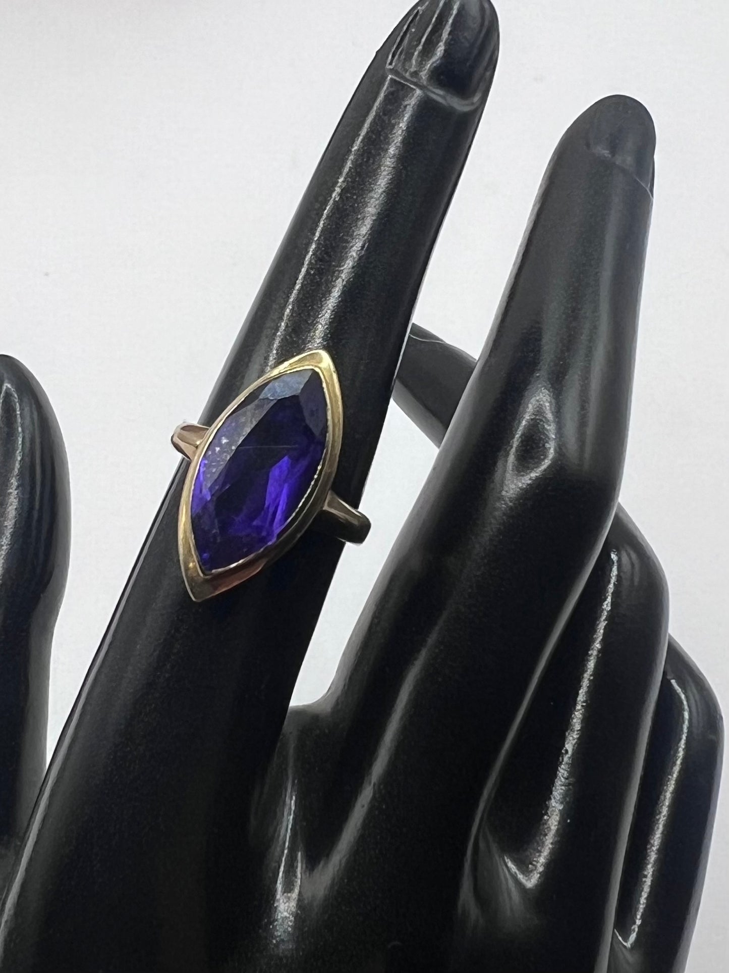 Quality 9ct Yellow Gold Amethyst Set Ring - N½