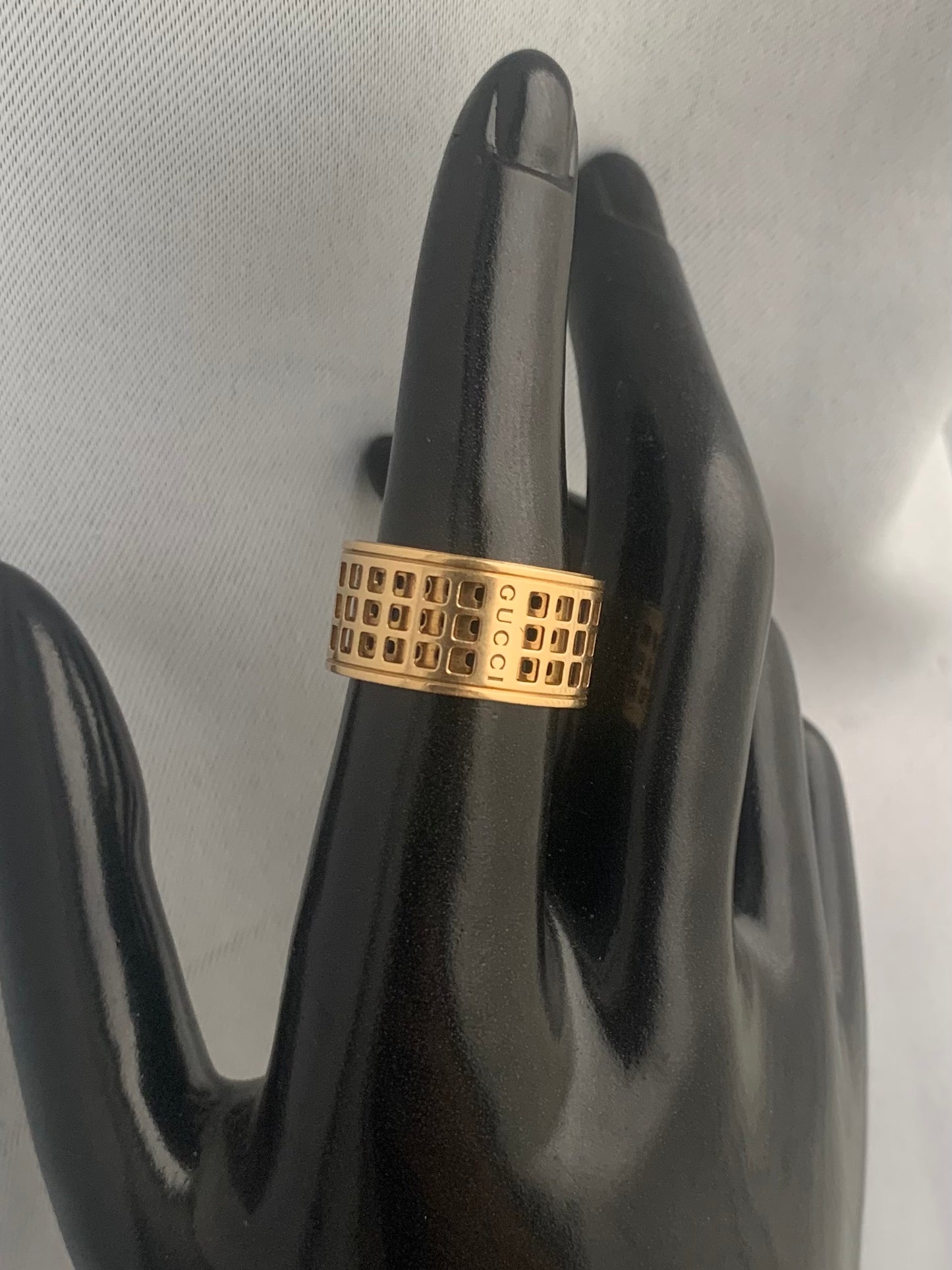 Authentic 18ct Yellow Gold Gucci Spinning Ring ~ 9.07 Grams ~ Size - P½