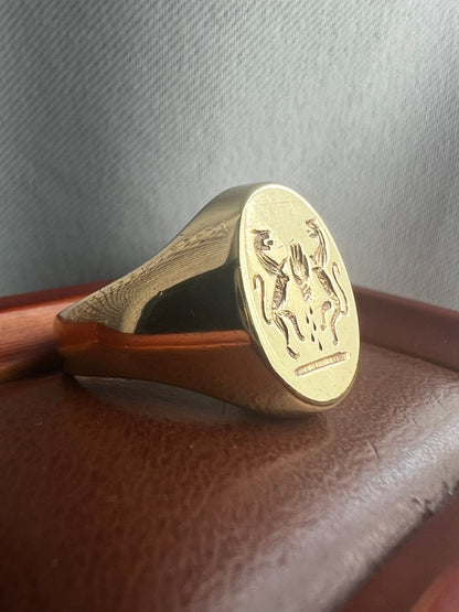 Vintage 18ct Yellow Gold Crest Signet Ring - 15.17 Grams - R