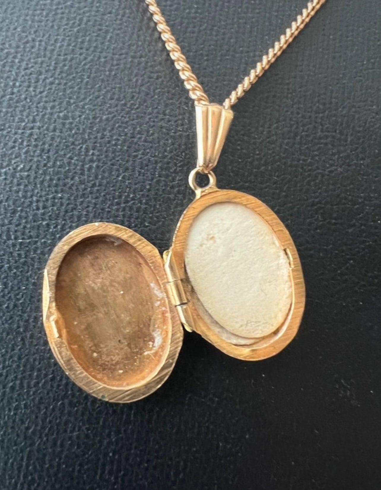 Vintage 9ct Yellow Gold Locket & Necklace - 18 Inch
