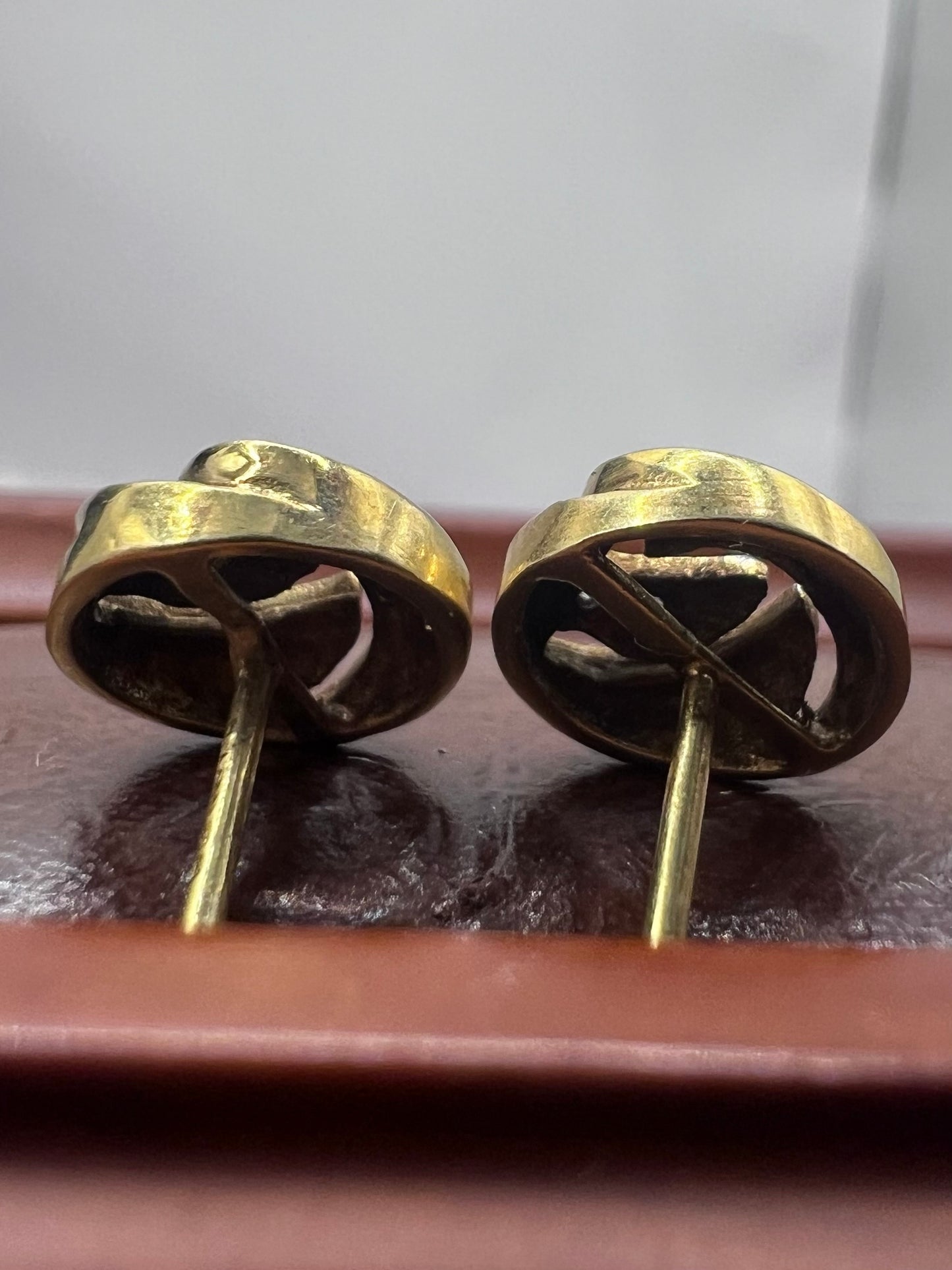 Quality 9ct Yellow Gold Diamond Chip Stud Earrings • 2.18 Grams