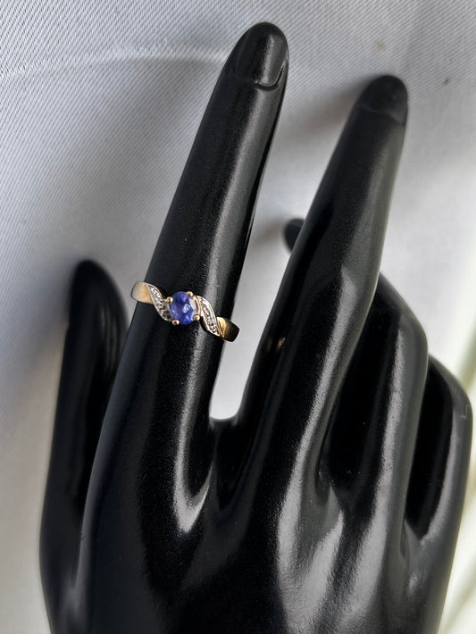 Quality 9ct Yellow Gold Tanzanite & Diamond Ring - O½