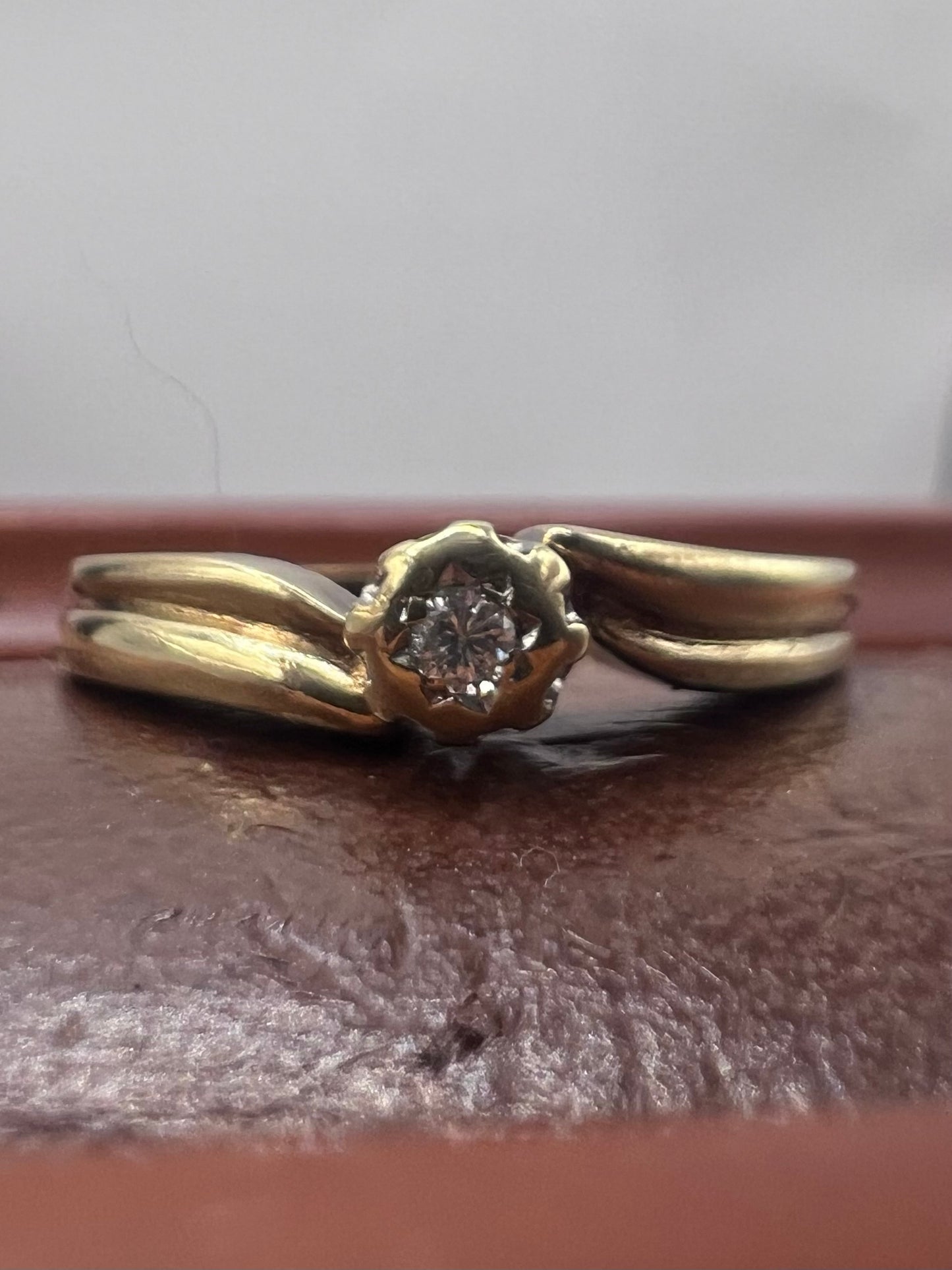 Vintage 9ct Yellow Gold Diamond Set Ring - M