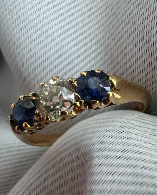 Antique 18ct Old Mine Cut Diamond & Sapphire Trilogy Ring - N