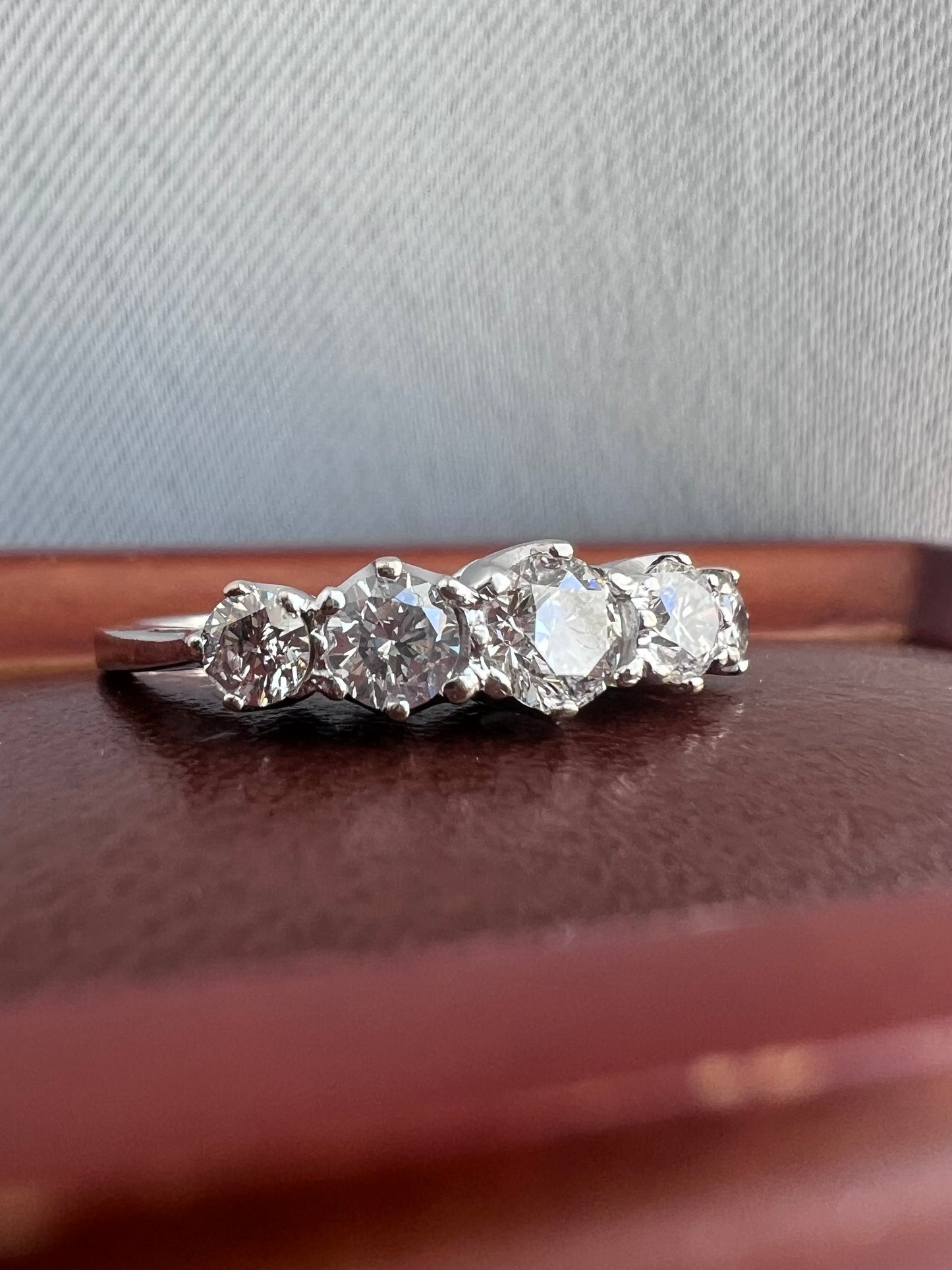 Quality 18ct White Gold 1.20ct 5 Stone Diamond Ring ~ 2.81 Grams ~ Size - K½