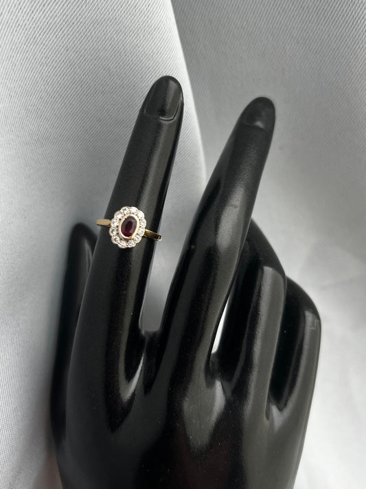 Vintage 18ct Diamond & Ruby Cluster Ring - K½