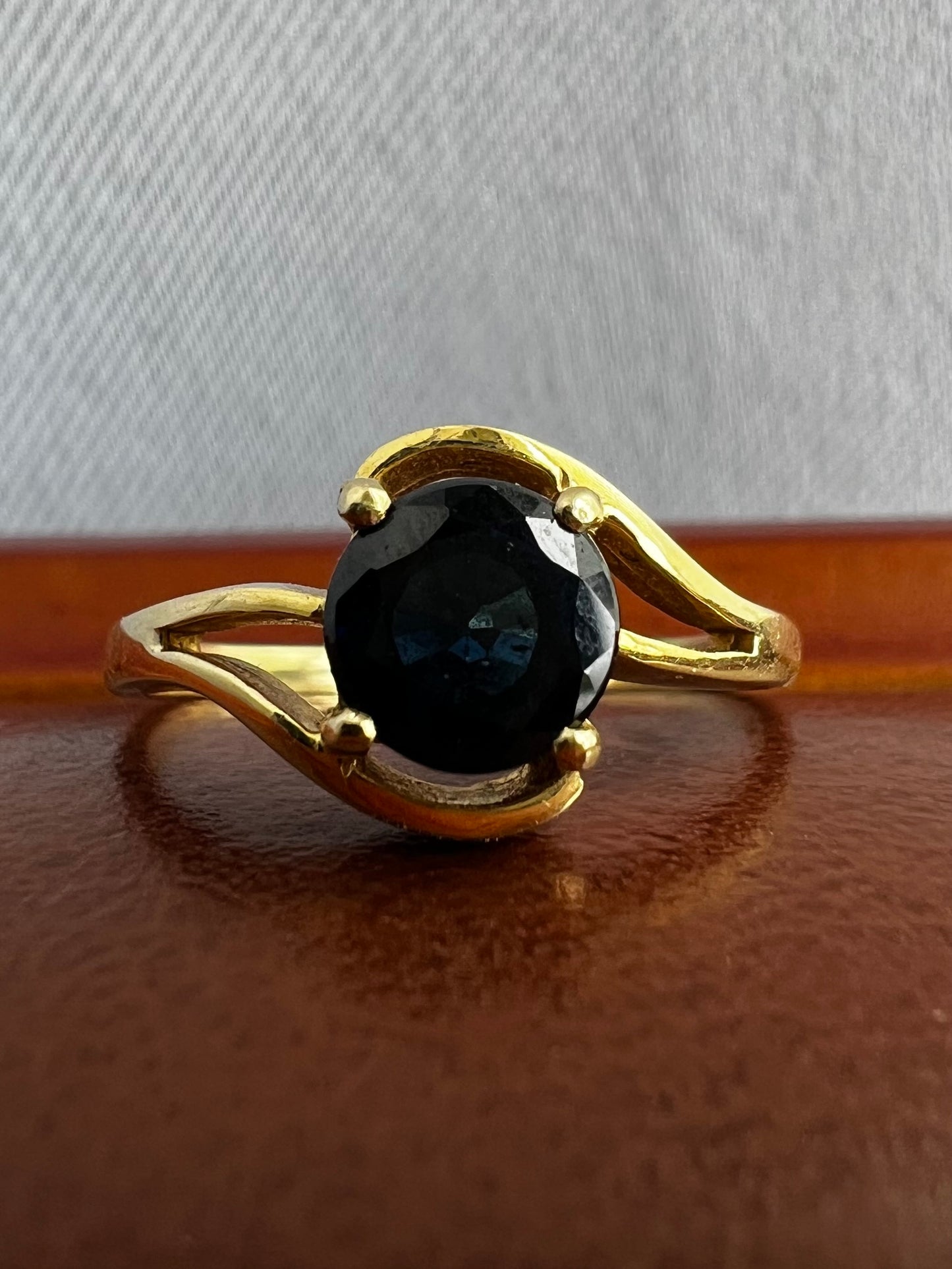 Quality 14ct Yellow Gold Sapphire Set Ring - N½