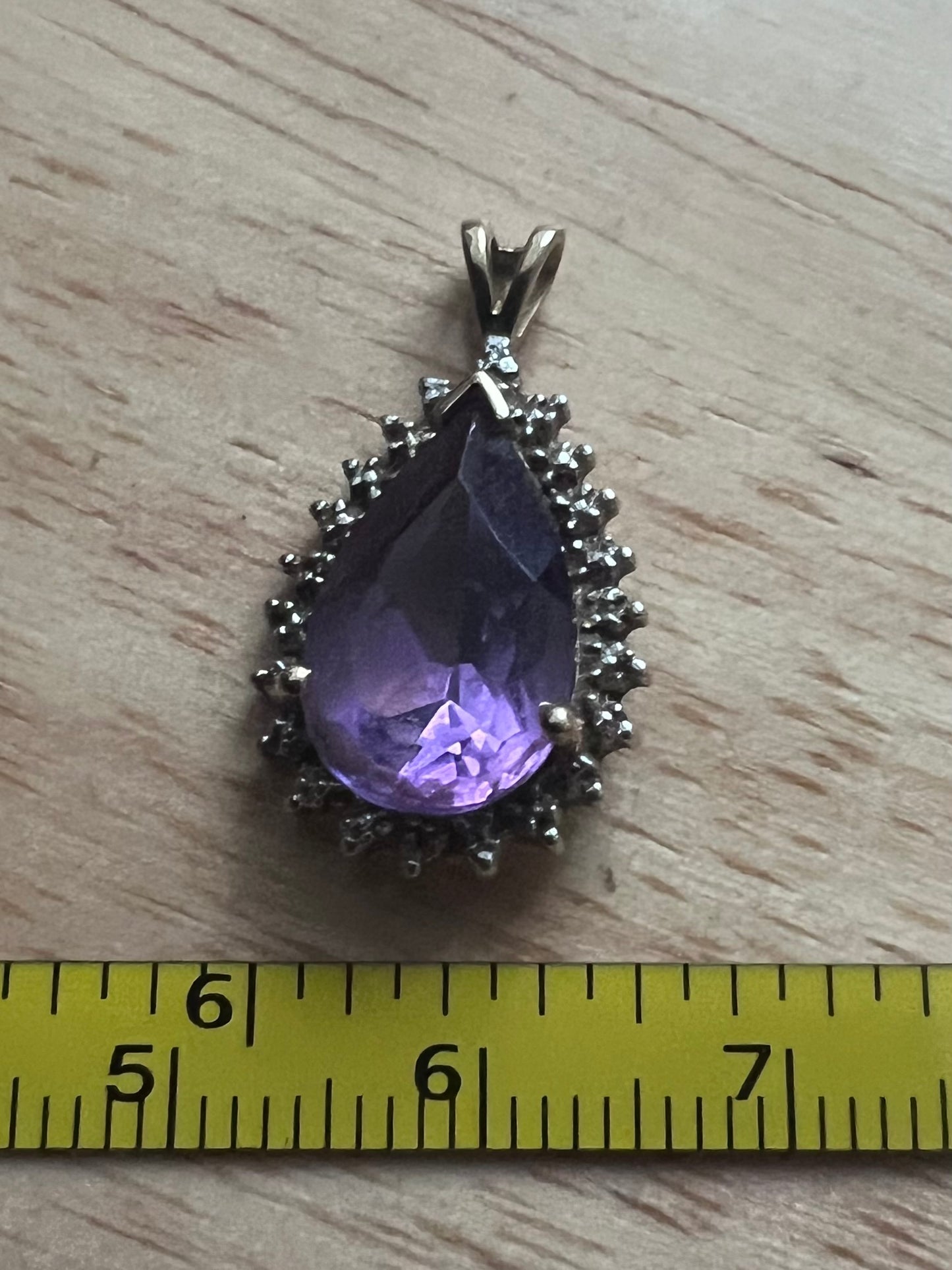 Vintage 9ct Yellow Gold Pear Cut Amethyst & Diamond Chip Pendant - 2.33 Grams