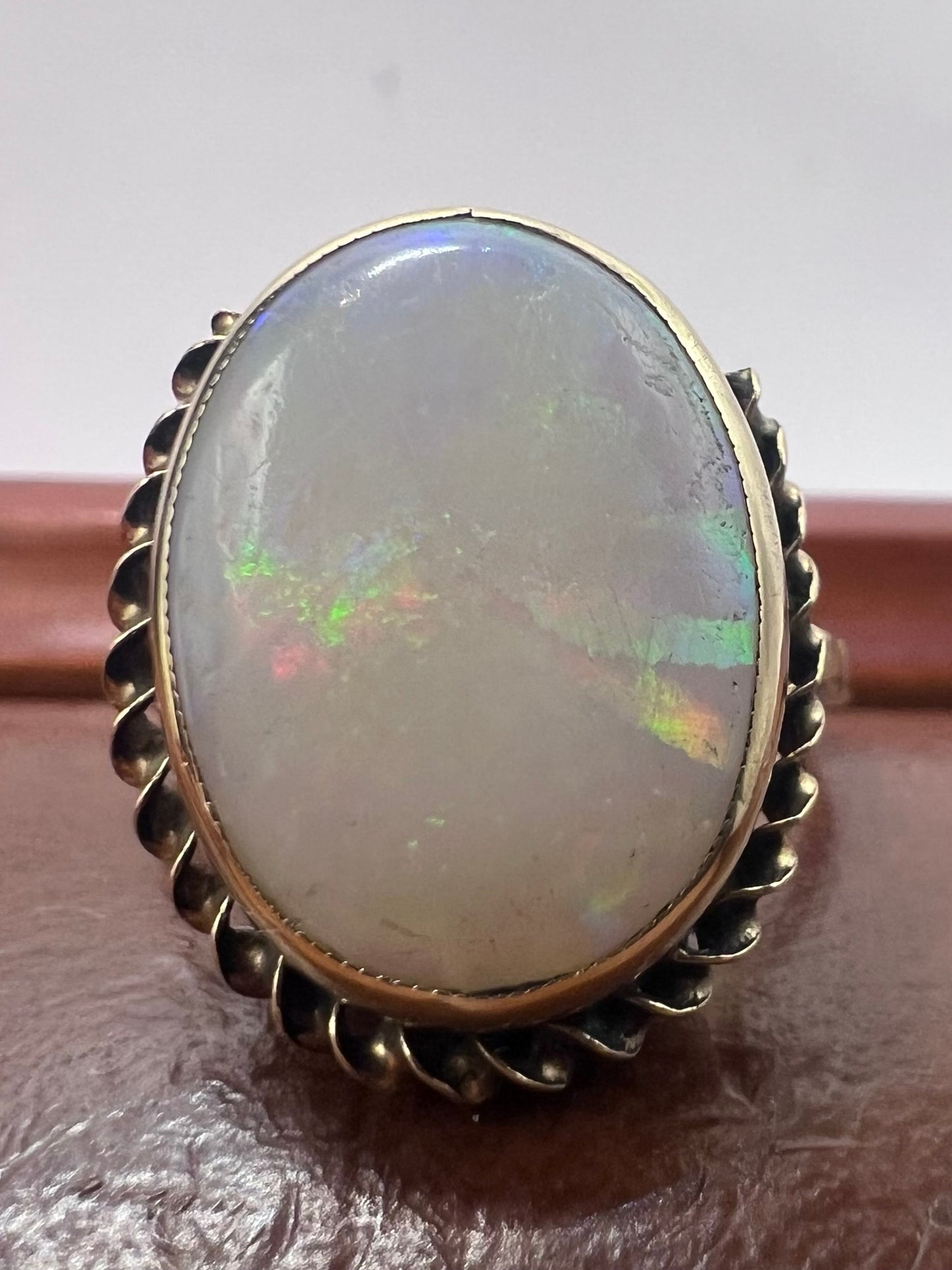 Vintage 9ct Yellow Gold Lucky Horseshoe Opal Ring - M