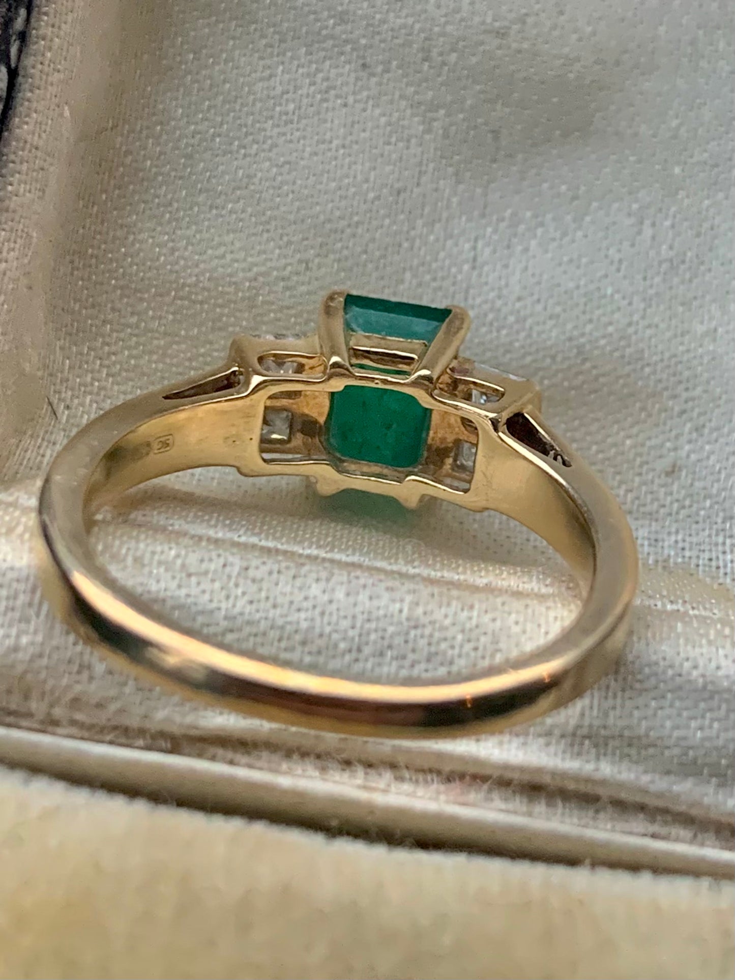 18ct Yellow Gold 0.80ct Emerald & 0.30ct Princess Cut Diamond Trilogy Ring - L½