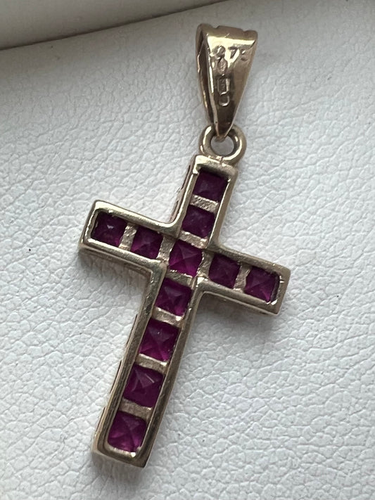 Vintage 9ct Yellow Gold Princess Cut Ruby Cross Pendant - 1.35 Grams