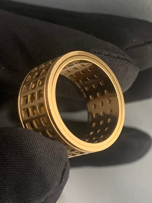 Authentic 18ct Yellow Gold Gucci Spinning Ring ~ 9.07 Grams ~ Size - P½