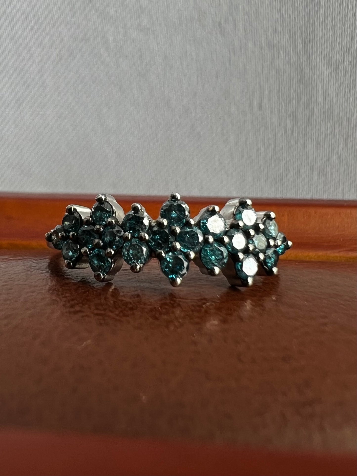 Quality 10ct White Gold Blue Diamond Cluster Ring - J½