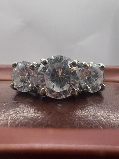 Quality 925 Sterling Silver Trilogy Ring • 4.04 Grams • Size - Q