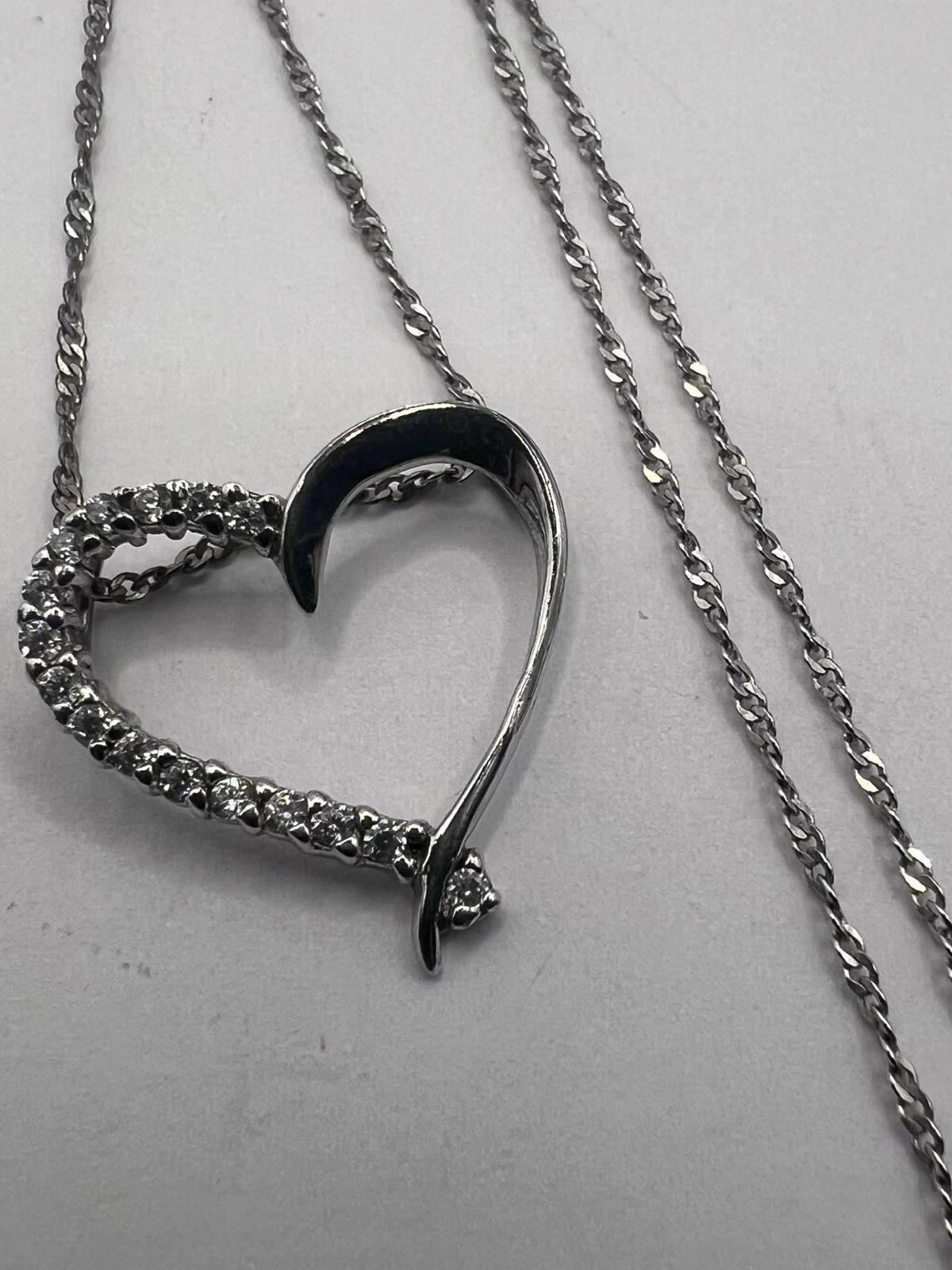 Quality 925 Sterling Silver Stone Set Heat Pendant & Chain - 2.65 Grams