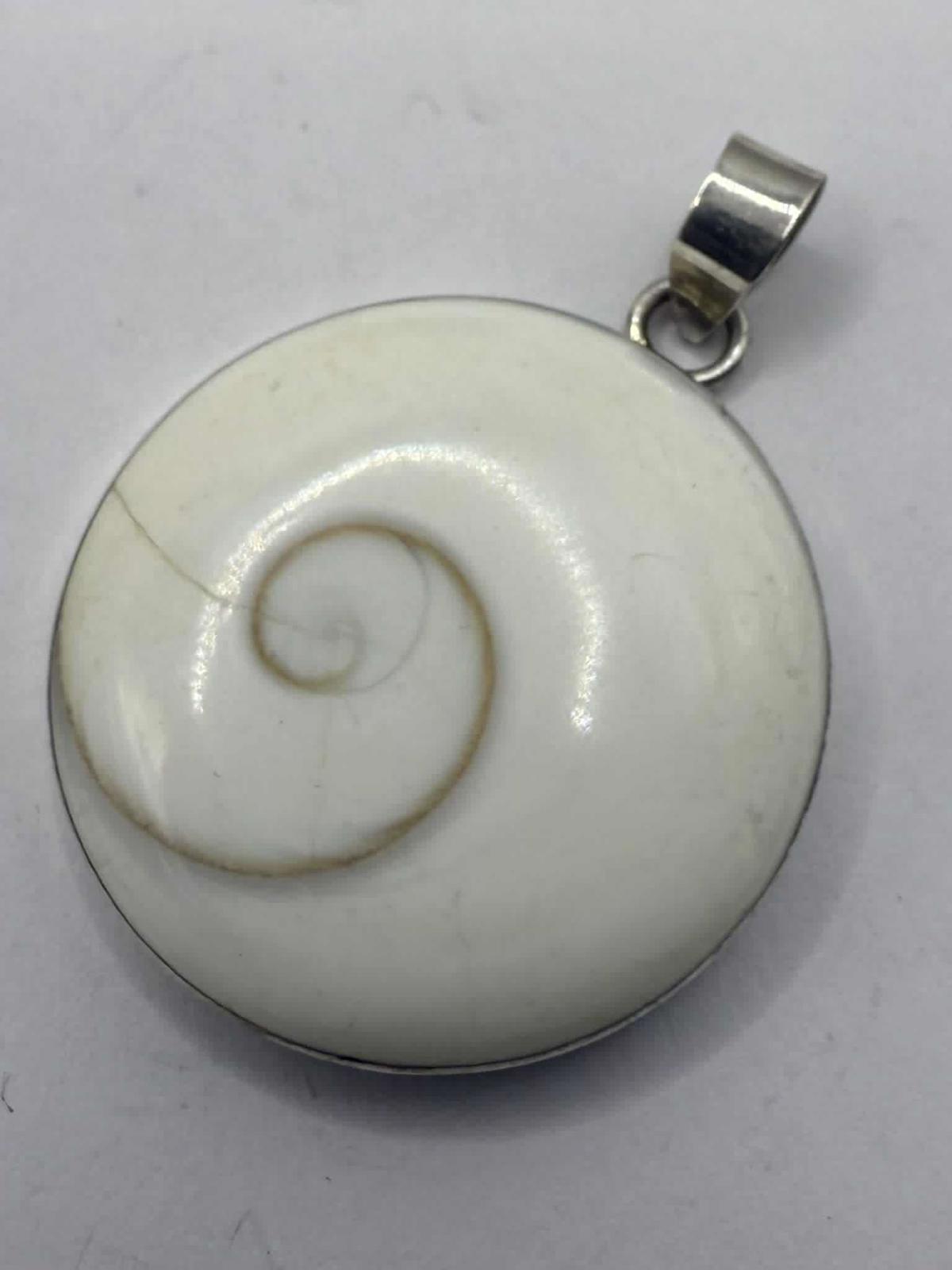 Quality 925 Sterling Silver Shell Pendant • 19.19 Grams