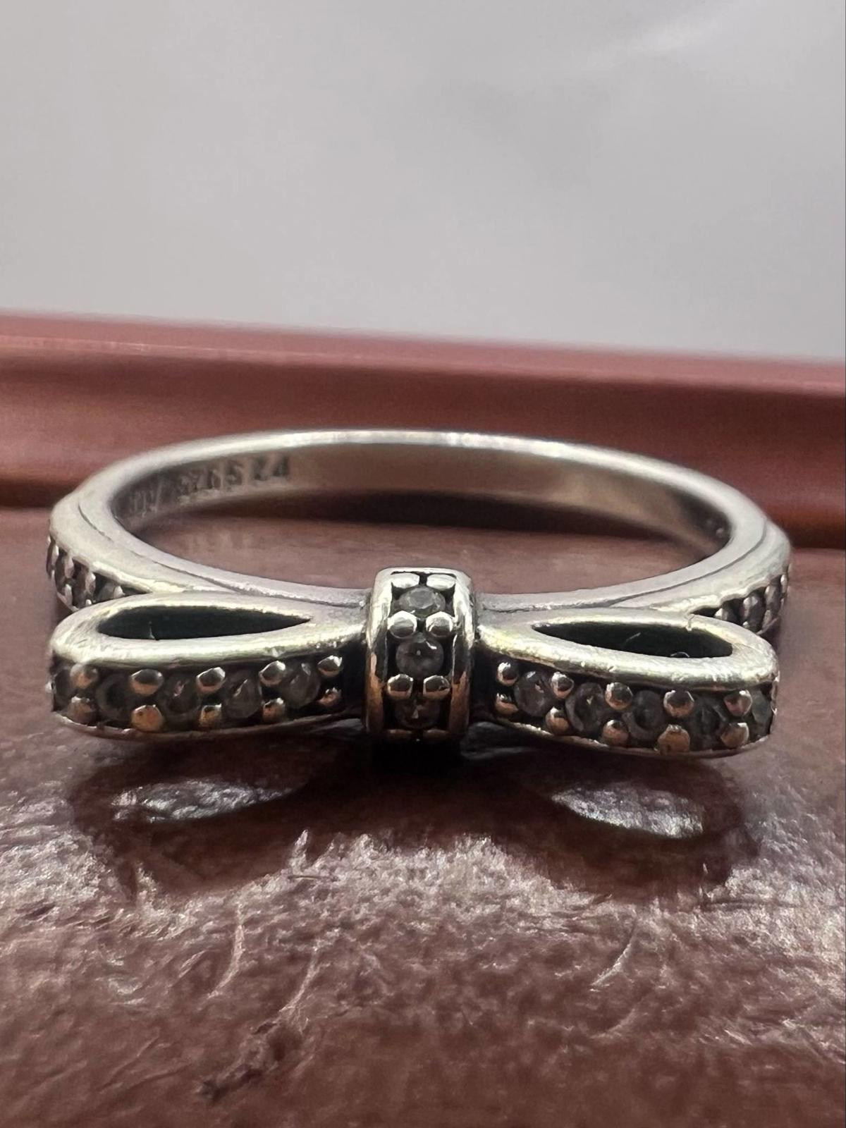 Quality 925 Sterling Silver Stone Set Bow Ring • 2.42 Grams • Size - N