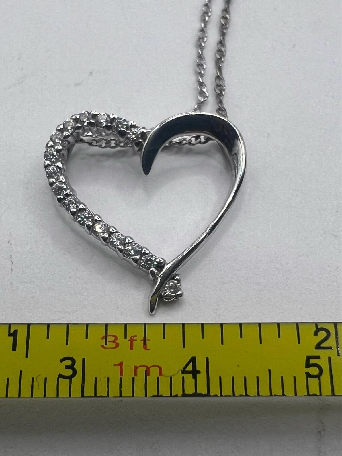 Quality 925 Sterling Silver Stone Set Heat Pendant & Chain - 2.65 Grams