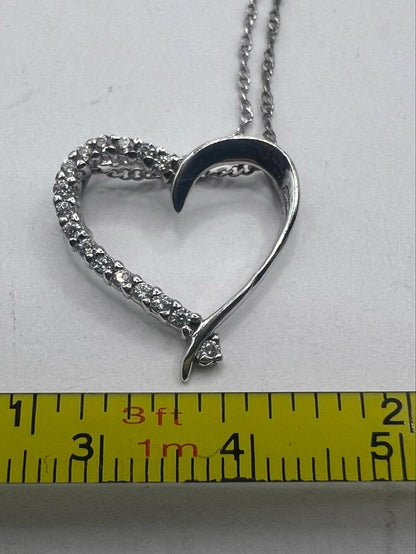 Quality 925 Sterling Silver Stone Set Heat Pendant & Chain - 2.65 Grams