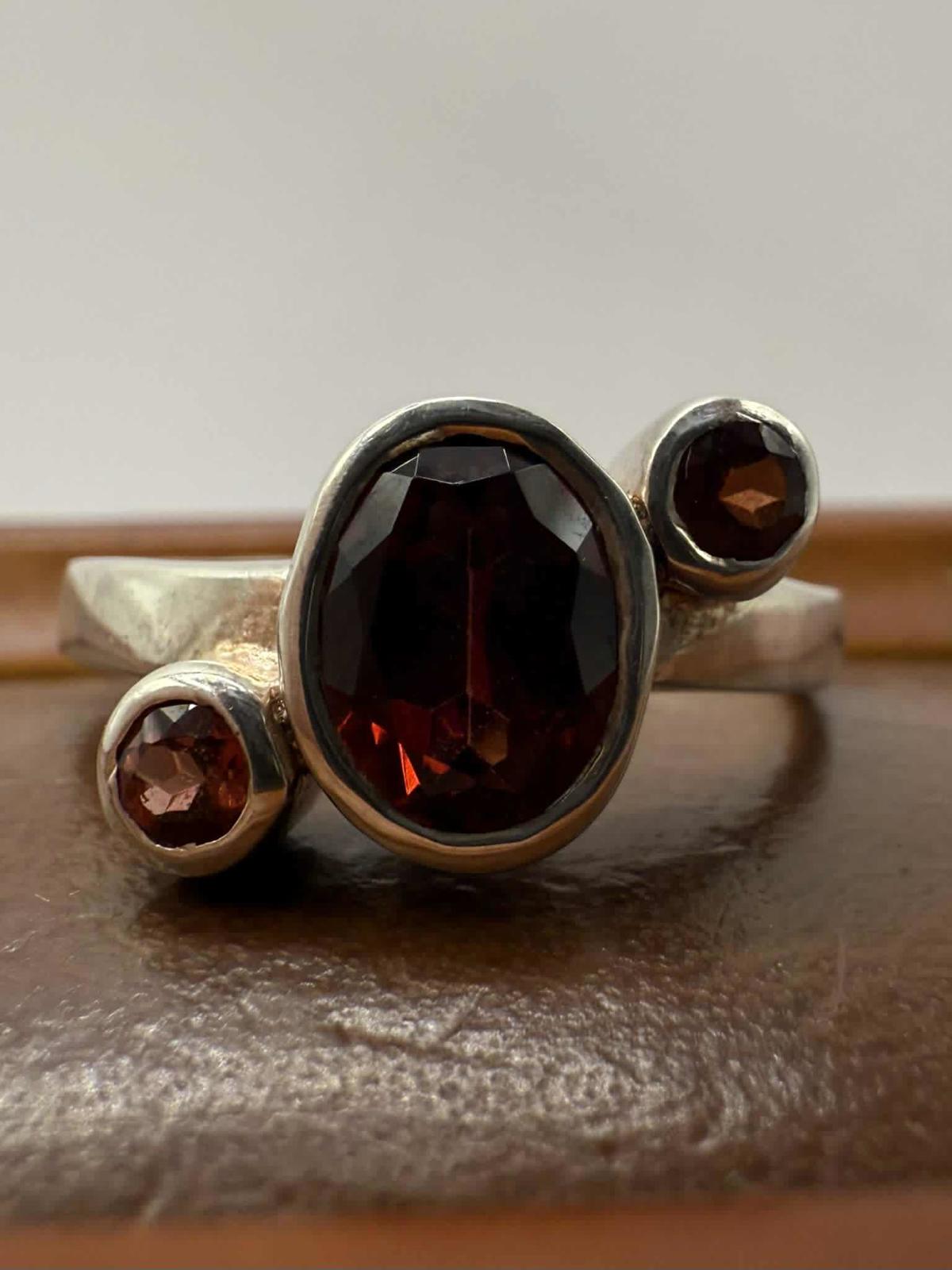 Quality 925 Sterling Silver Garnet Trilogy Ring • Size - R½ • 3.94 Grams