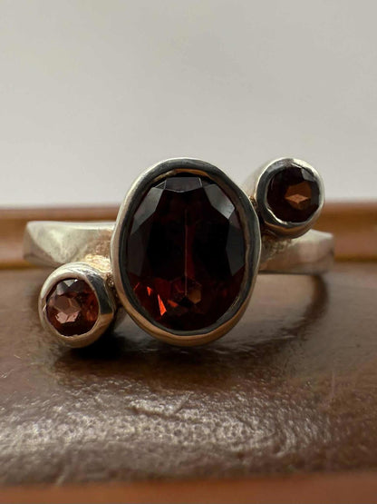 Quality 925 Sterling Silver Garnet Trilogy Ring • Size - R½ • 3.94 Grams