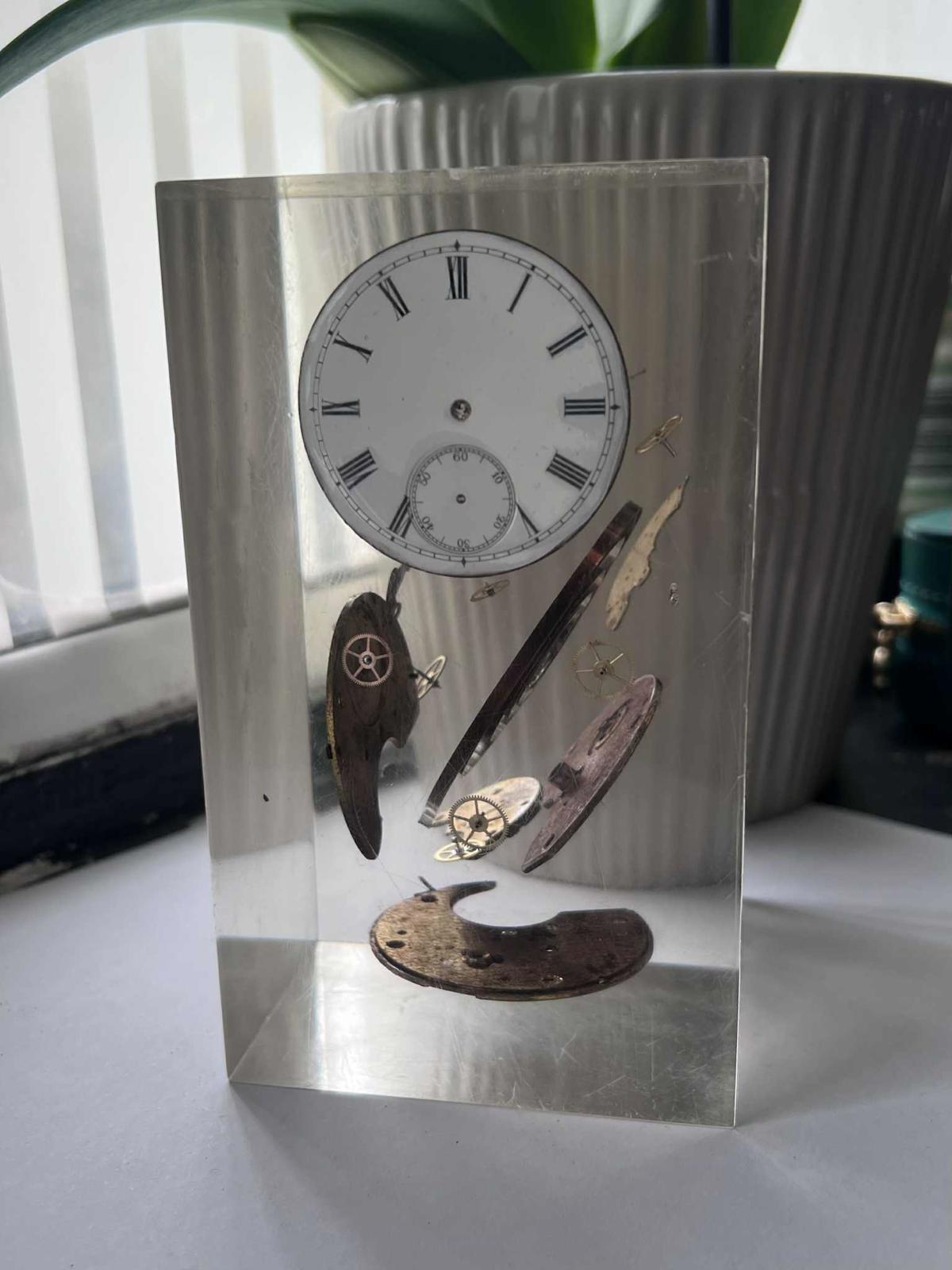 Unique Pocket Watch Mechanism in Resin Display