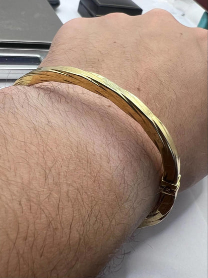 Vintage 9ct Italian Gold UnoAErre Bangle • 8.13 Grams