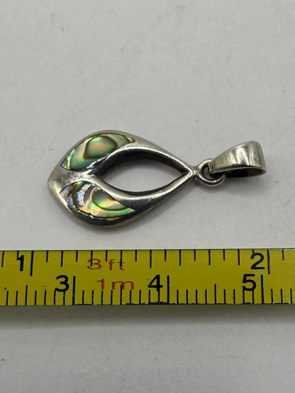Quality 925 Sterling Silver Mother Of Pearl Set Pendant • 1.74 Grams