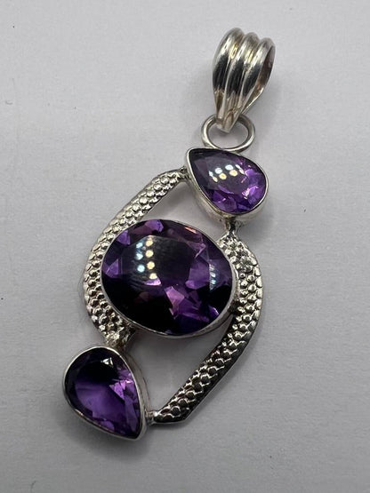 Quality 925 Sterling Silver Amethyst Set Pendant - 4.85 Grams