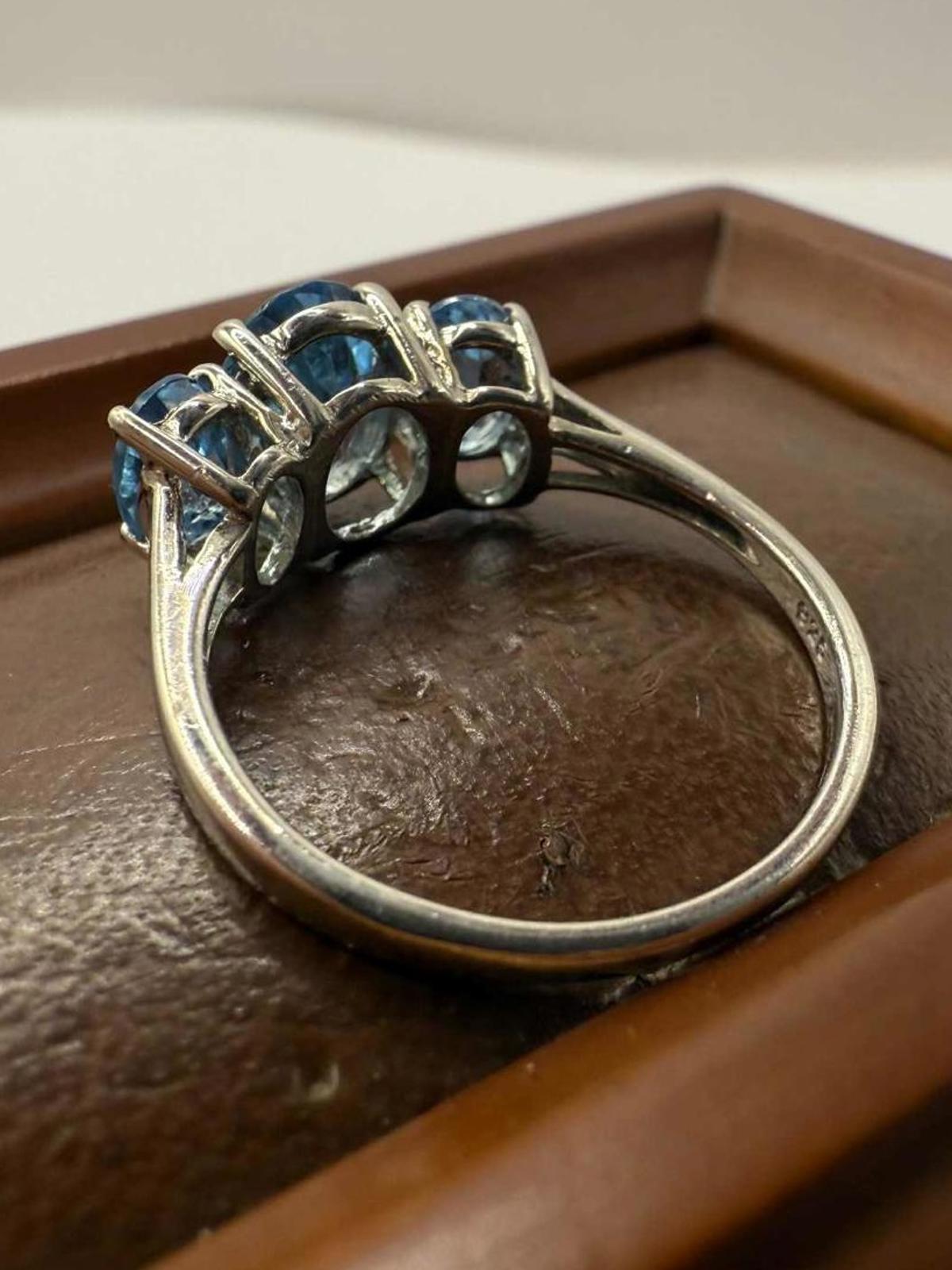 Quality 925 Sterling Silver Blue Stone Trilogy Ring • Size - M • 2.11 Grams